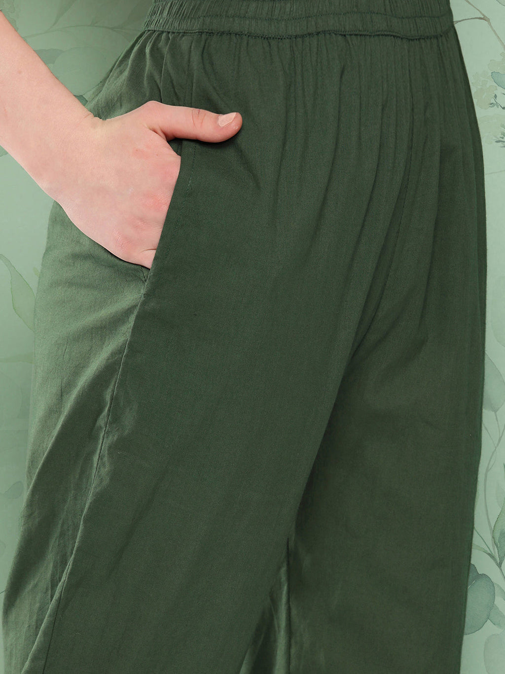 InWeave Women's Green Floral Motif Nyra Kurta Set With Dupatta