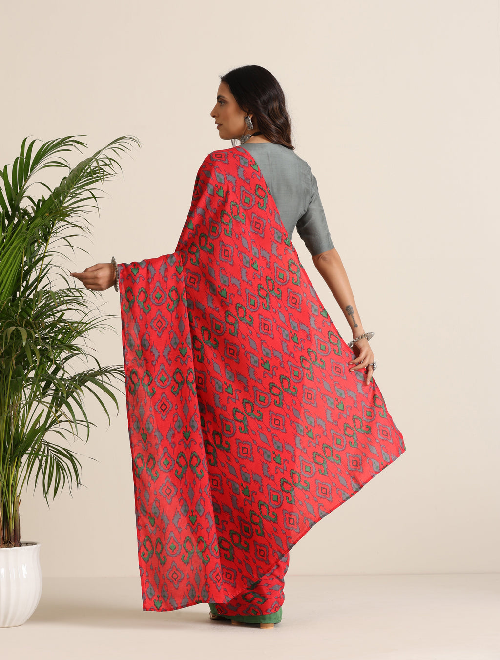 trueBrowns Red Muslin Ikat Saree