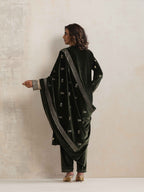 trueBrowns Green Velvet Floral Embroidered Kurta Pant Dupatta Set - Distacart
