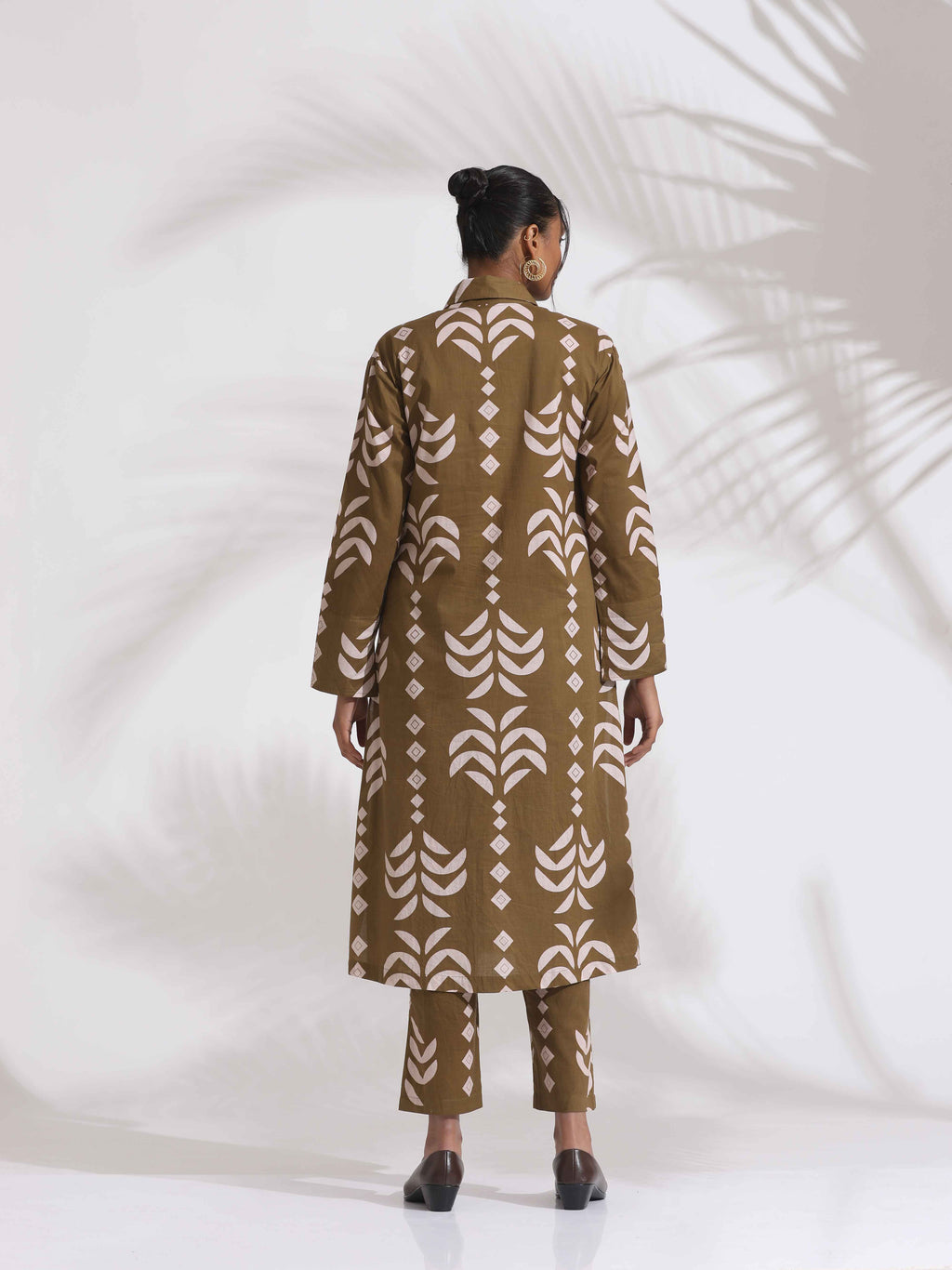 trueBrowns Olive Green Cotton Stripe Print Shirt Kurta Set - Distacart