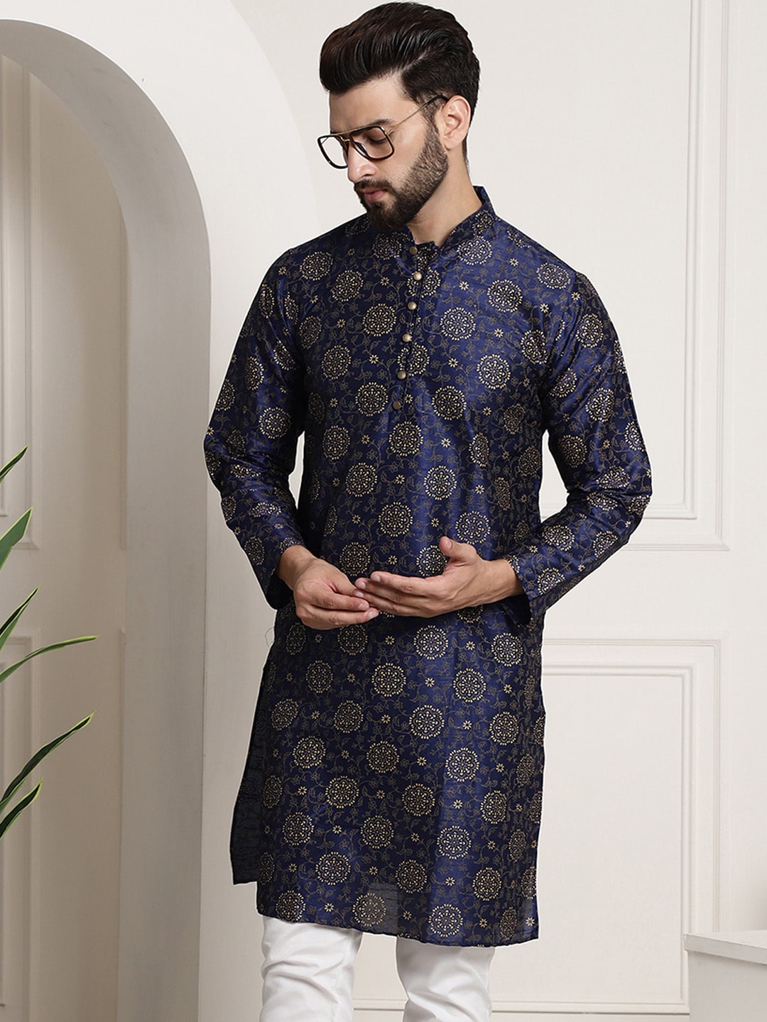 Sojanya Men Navy Blue & Golden Ethnic Motifs Printed Indigo Kurta