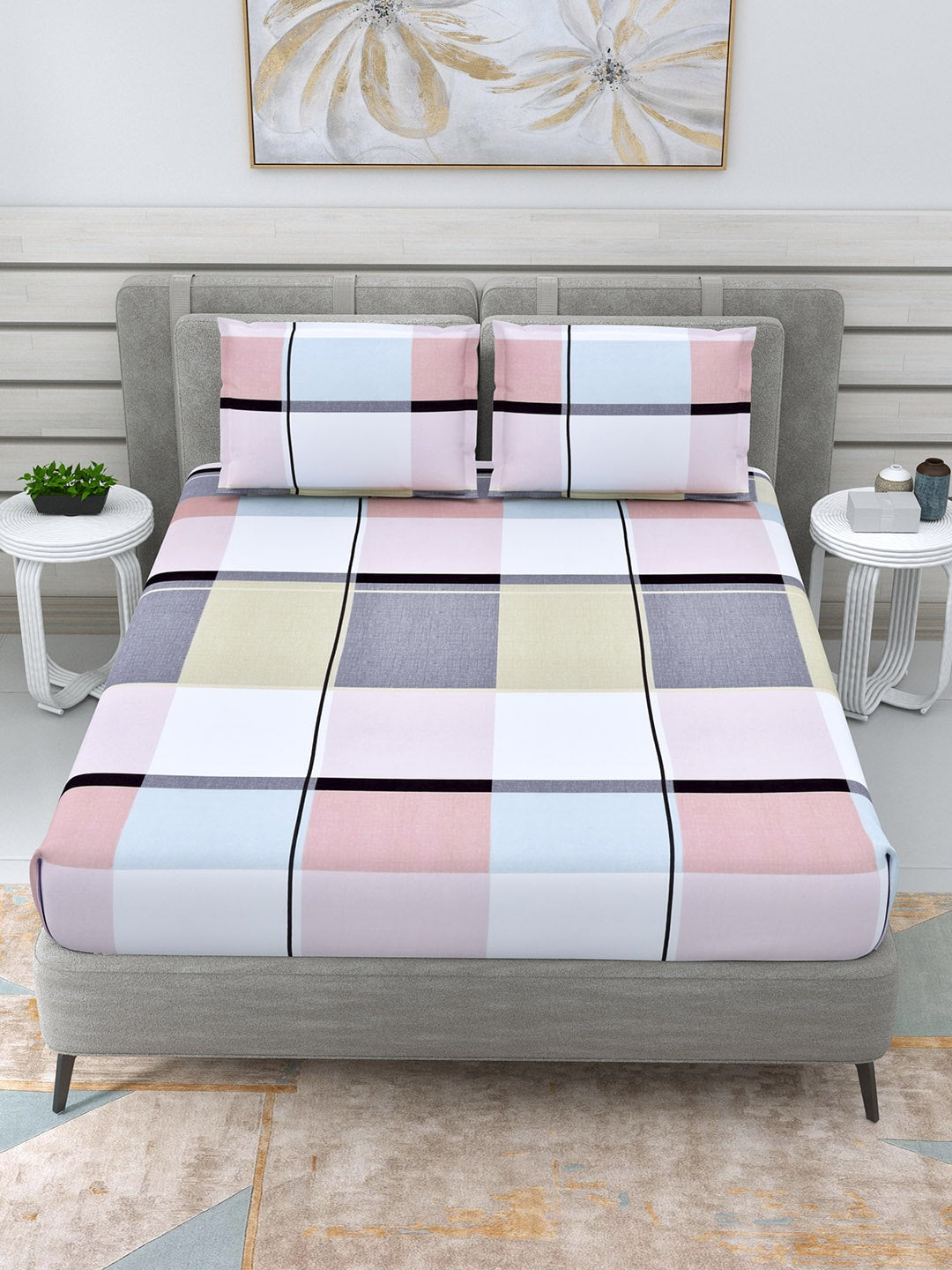 DREAM WEAVERZ Pink & Grey Geometric Glazed Cotton 220 TC King Bedsheet with 2 Pillow Covers
