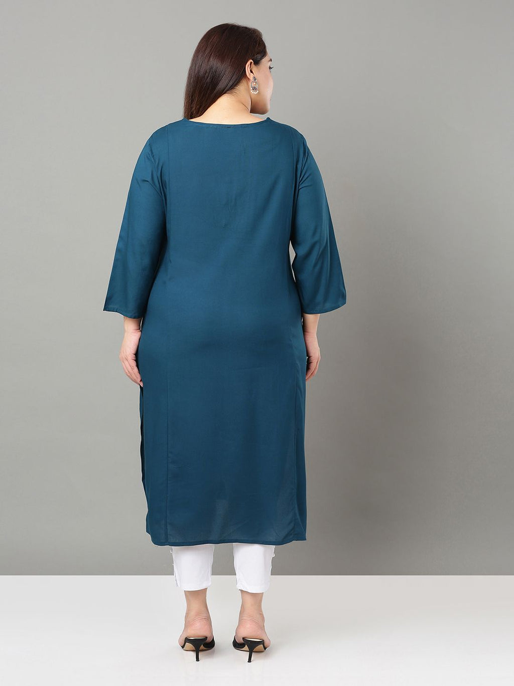 Sztori Plus Size Floral Yoke Design Thread Work Straight Kurta