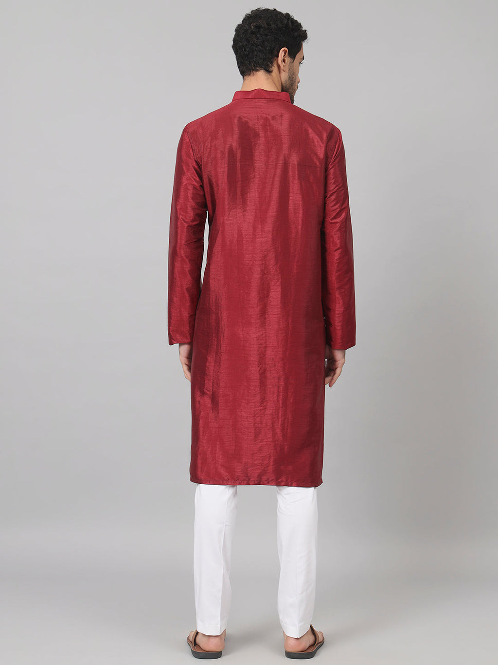 Classic Silk Kurta With Leaves Embroidery by Hilo Design