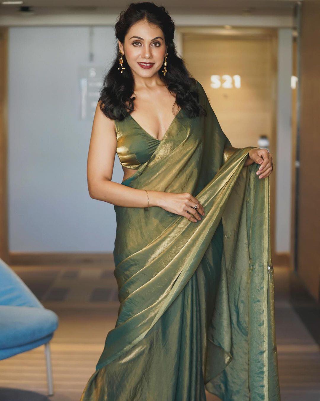 Lorenvalley Fashion Sheded Green Fendy Silk Wedding And Partywear Saree