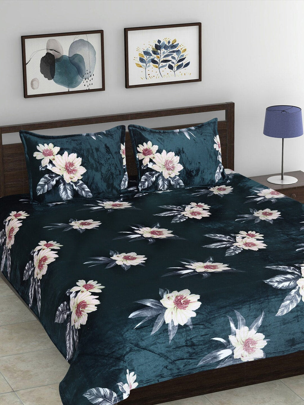 Cloth Fusion Green & White Floral Velvet Warm 104 TC King Bedsheet With 2 Pillow Covers