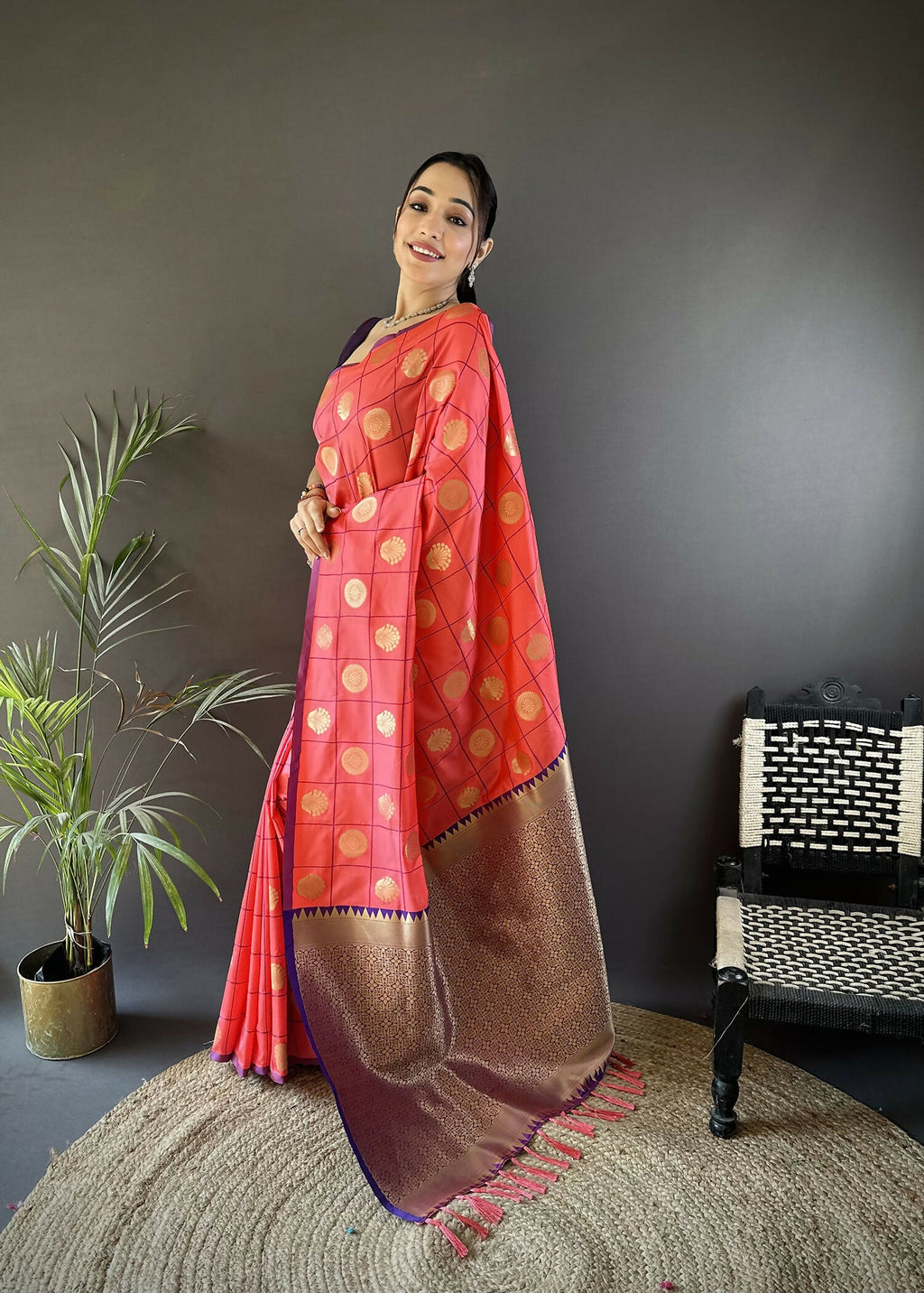 Joban Fashion Pink Checked & Circular Motifs Soft Silk Banarasi Saree - Distacart