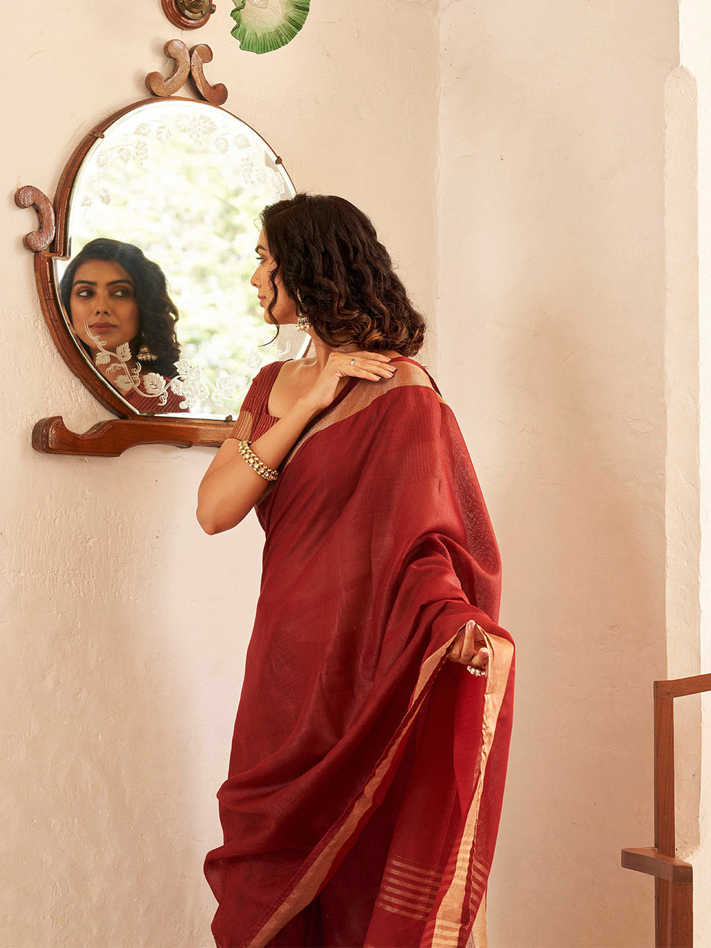 Tikhi Imli Maroon & Gold Toned Zari Woven Design Saree - Distacart