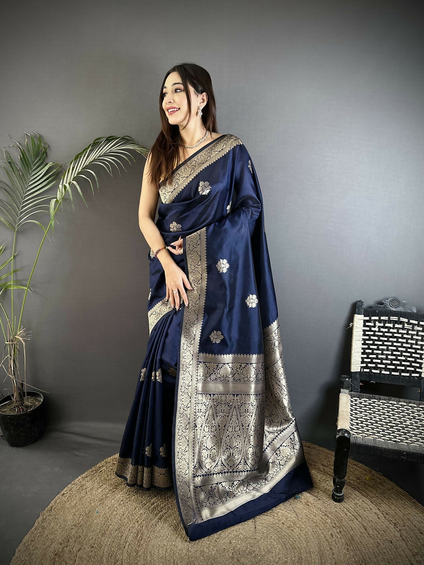 Joban Fashion Navy Blue Floral Jacquard Woven Design Cotton Silk Banarasi Silk Saree - Distacart