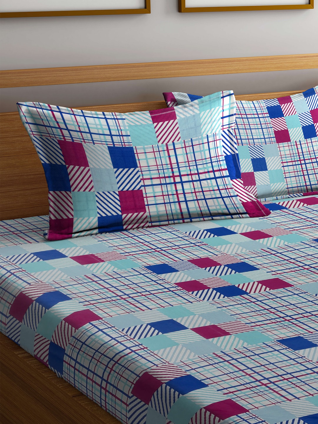BOMBAY DYEING Marigold Blue Geometric Cotton 104 TC King Bedsheet With 2 Pillow Covers