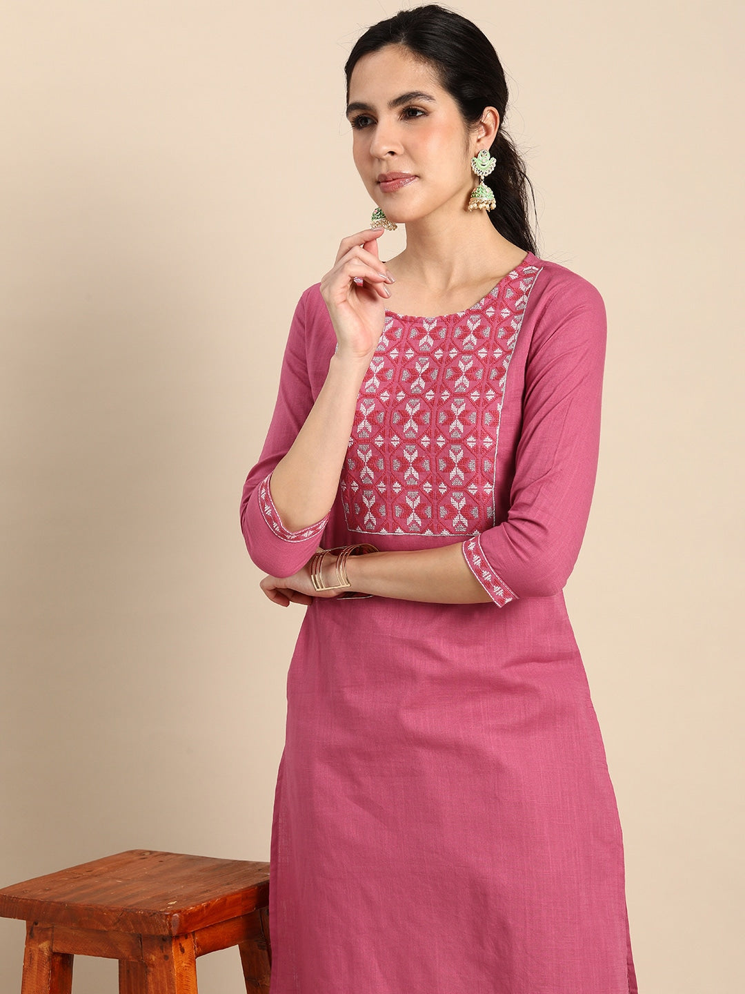 Sangria Women Geometric Embroidered Thread Work Kurta