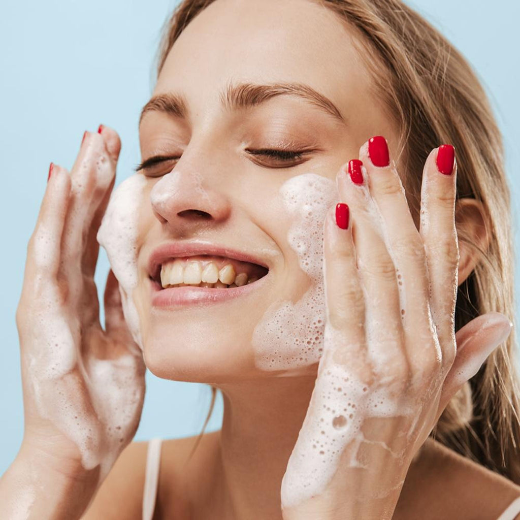 Makeup Revolution Skincare Ceramides Smoothing Cleanser