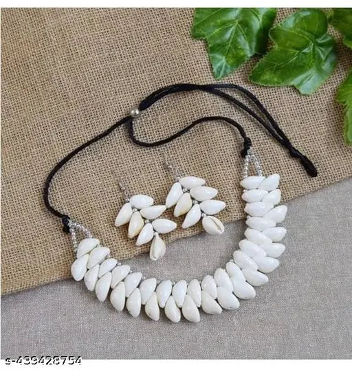 Tehzeeb Creations Women's White Seap Design Necklace Set