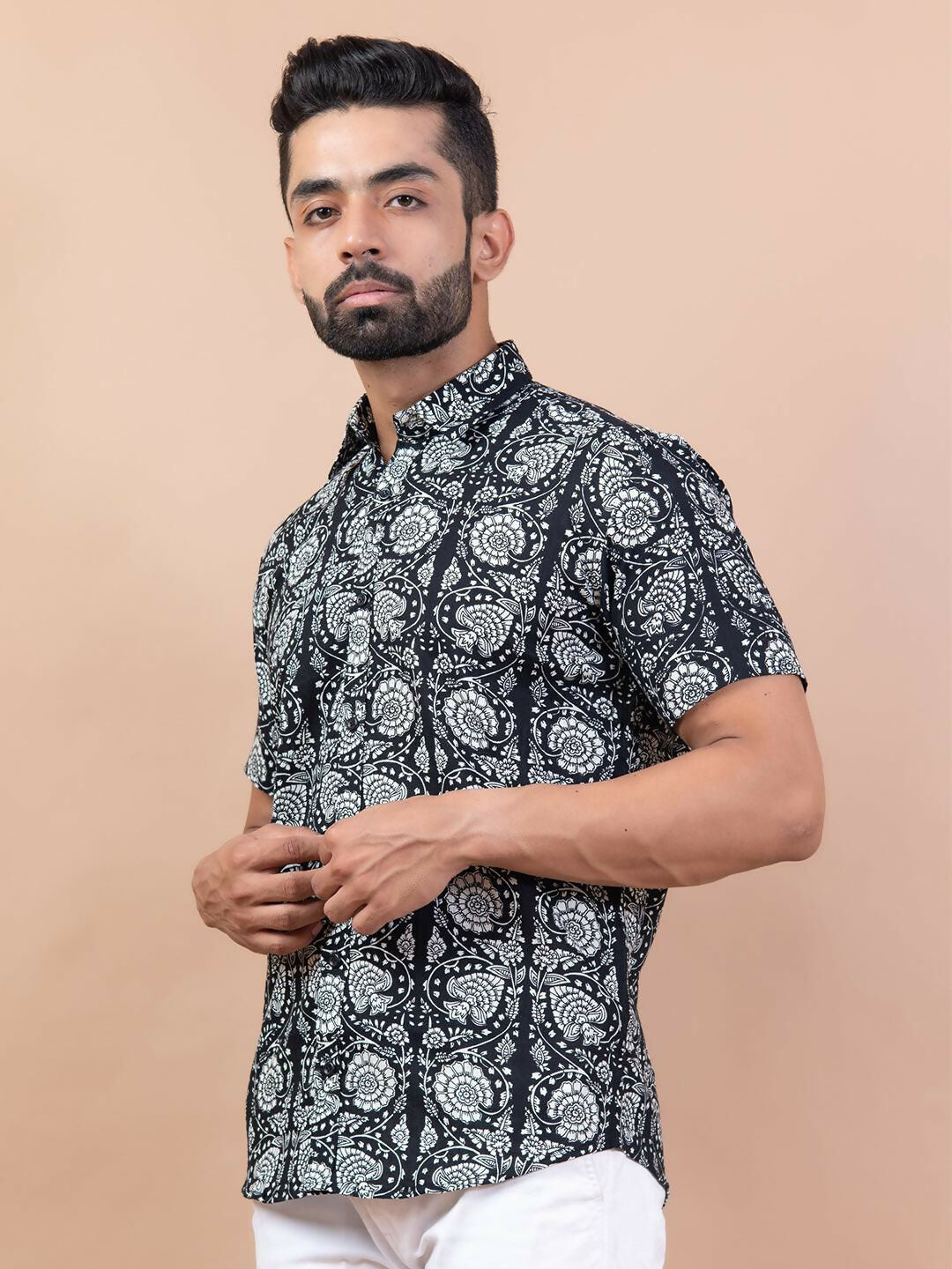 Miravan Men's Pure Cotton Black Floral Printed Half Sleeve Slim Fit Shirt