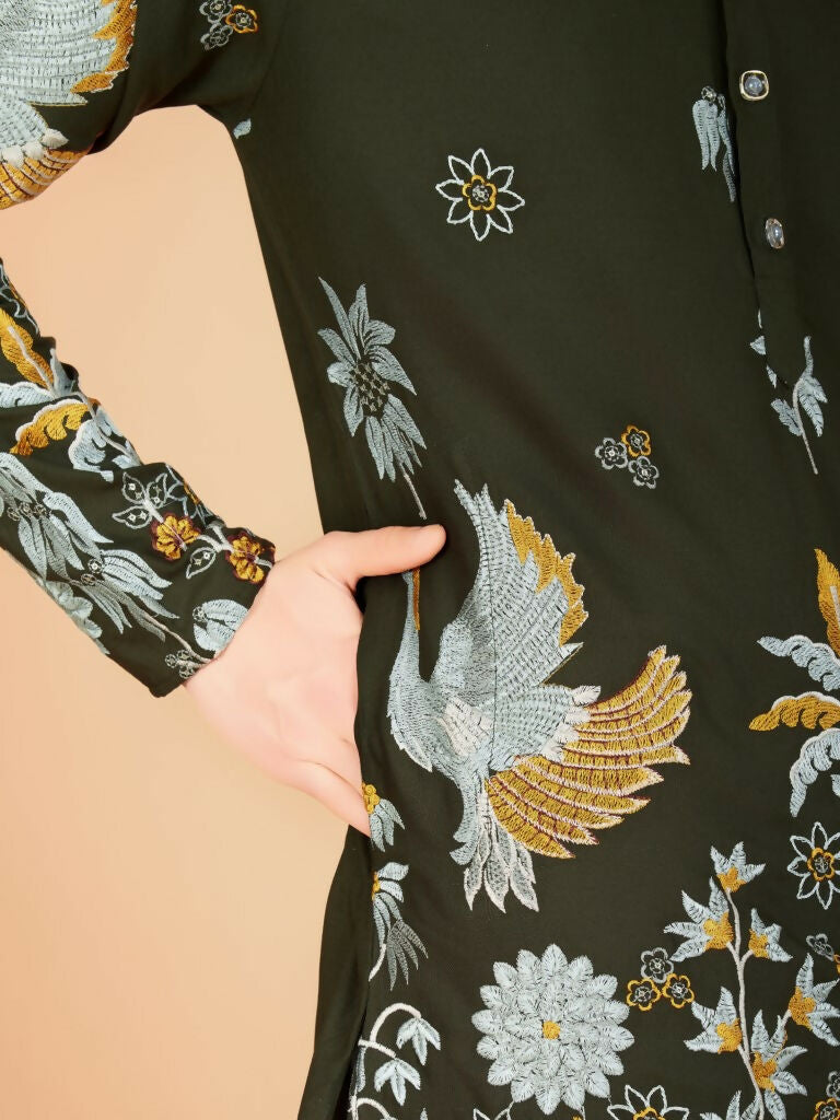 Vastranavya Exclusive Wedding Wear Viscose Rayon Thread Embroidered Work Kurta