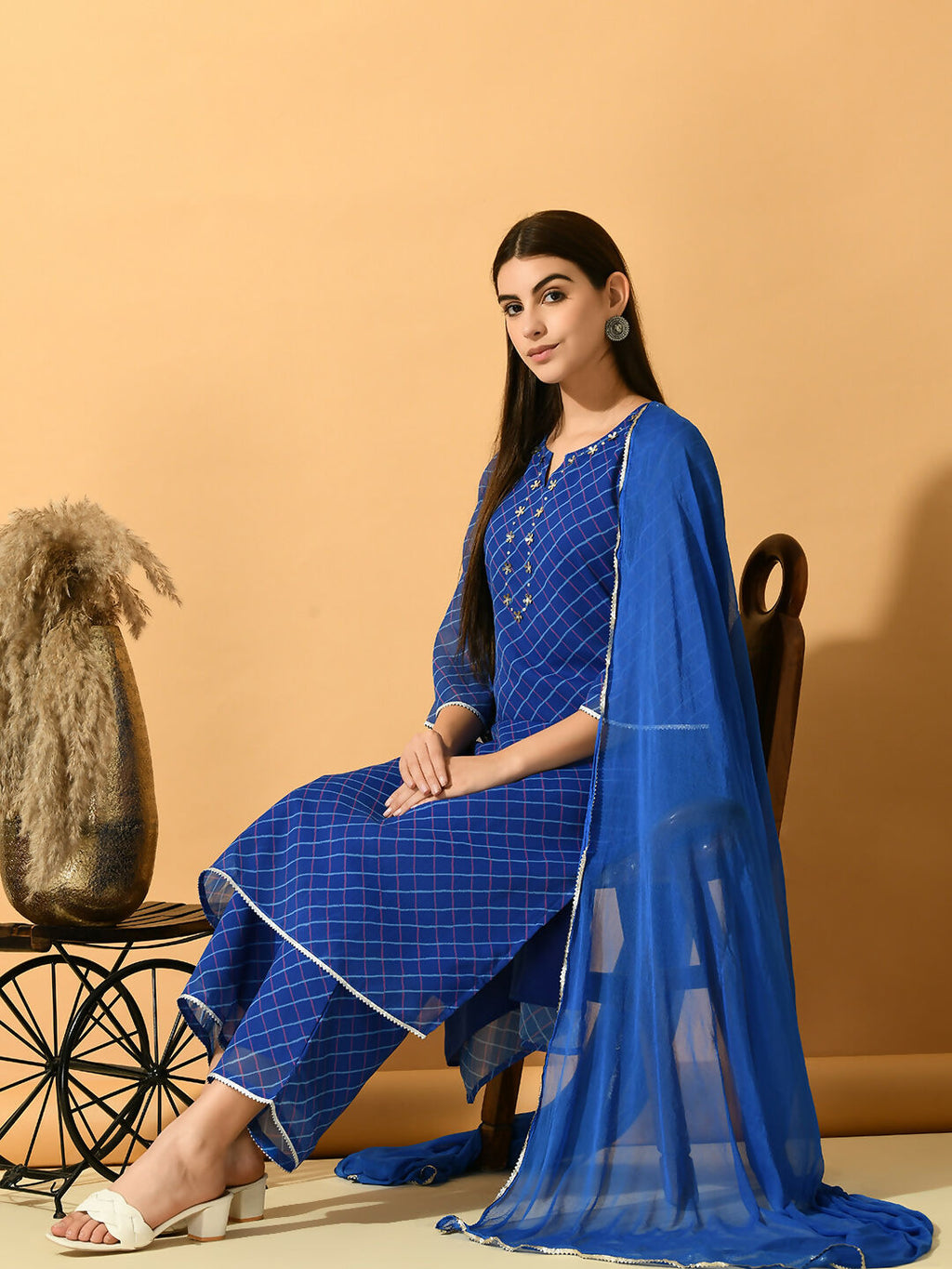 Myshka Women's Blue Embroidered Party Kurta Sets