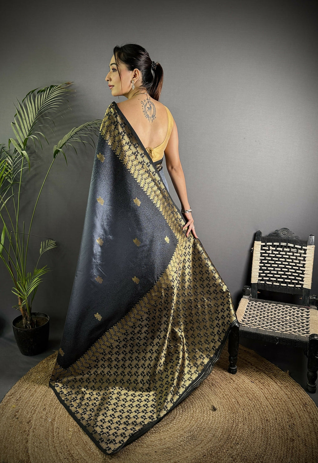 Joban Fashion Grey Handloom Silk Ikkat Saree - Distacart