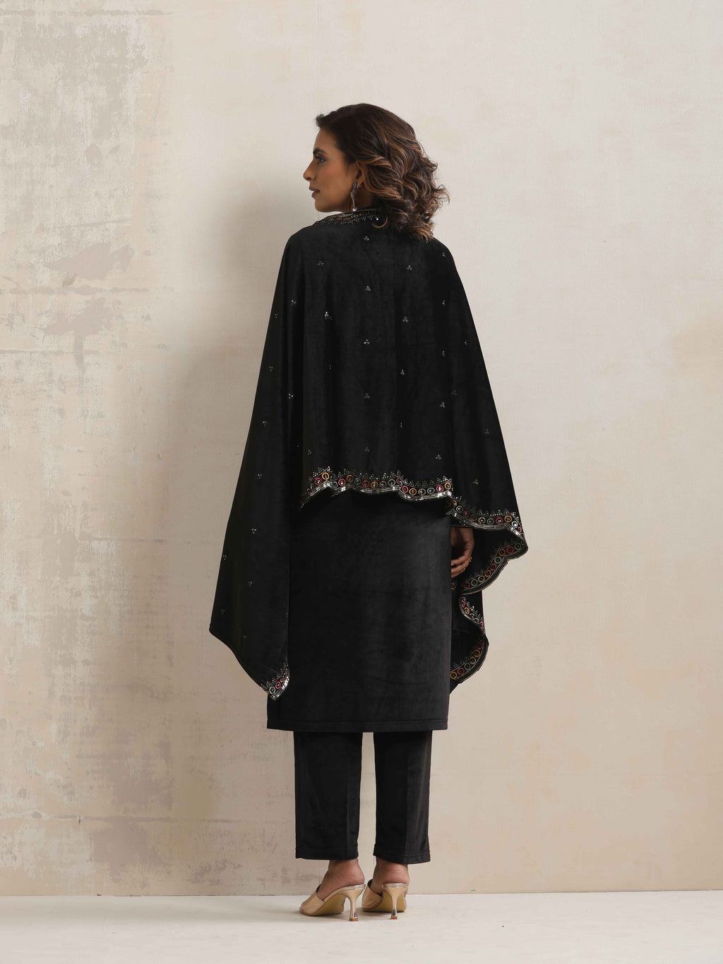 trueBrowns Black Velvet Geometric Embroidered Kurta Pant Dupatta Set - Distacart