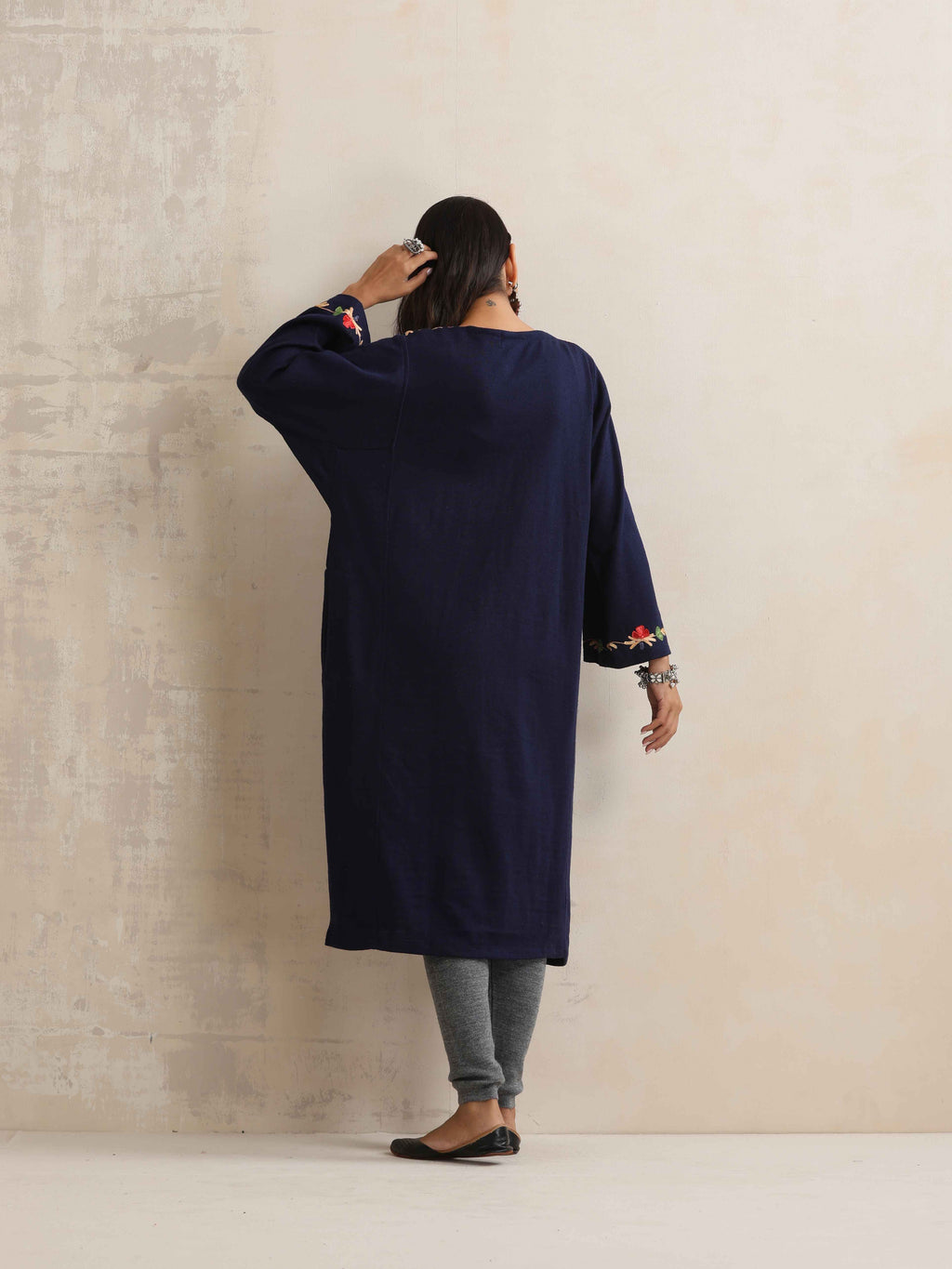 trueBrowns Blue Kashmiri Embroidered Woollen Phiran Kurta - Distacart