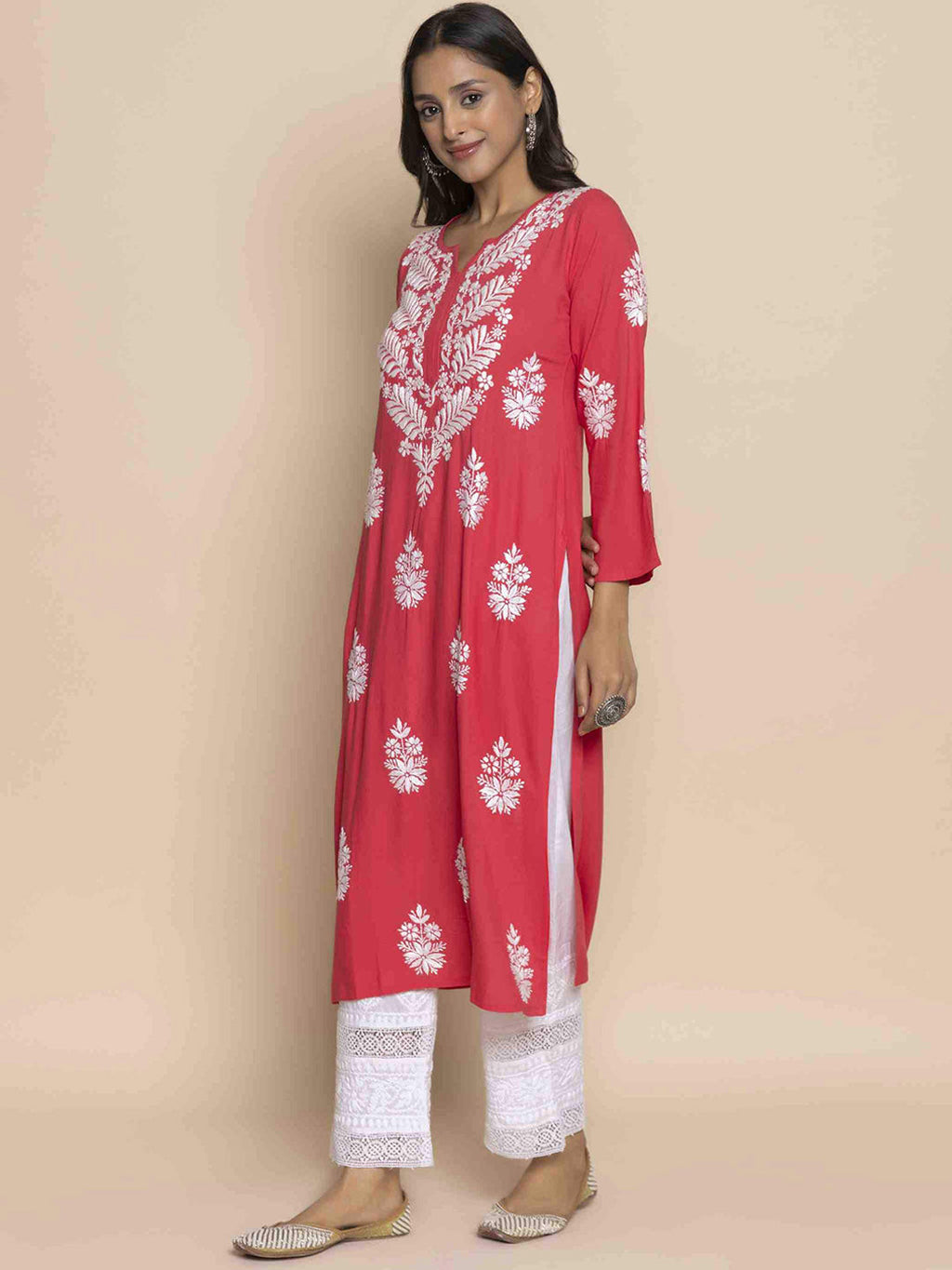HOUSE OF KARI Floral Chikankari Embroidered Notched Round Neck Straight Kurta