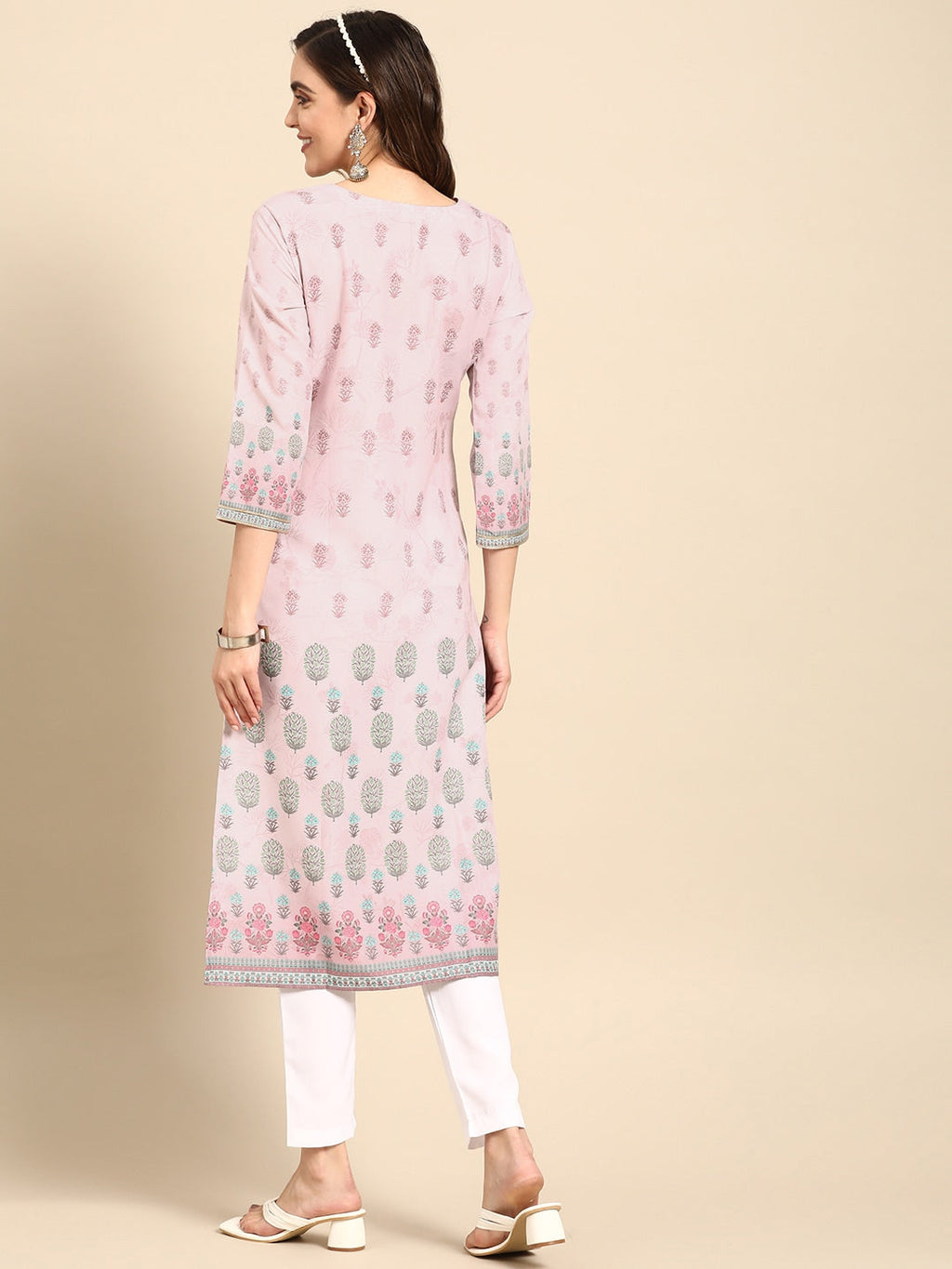 Sangria Women Pink Floral Embroidered Kurta