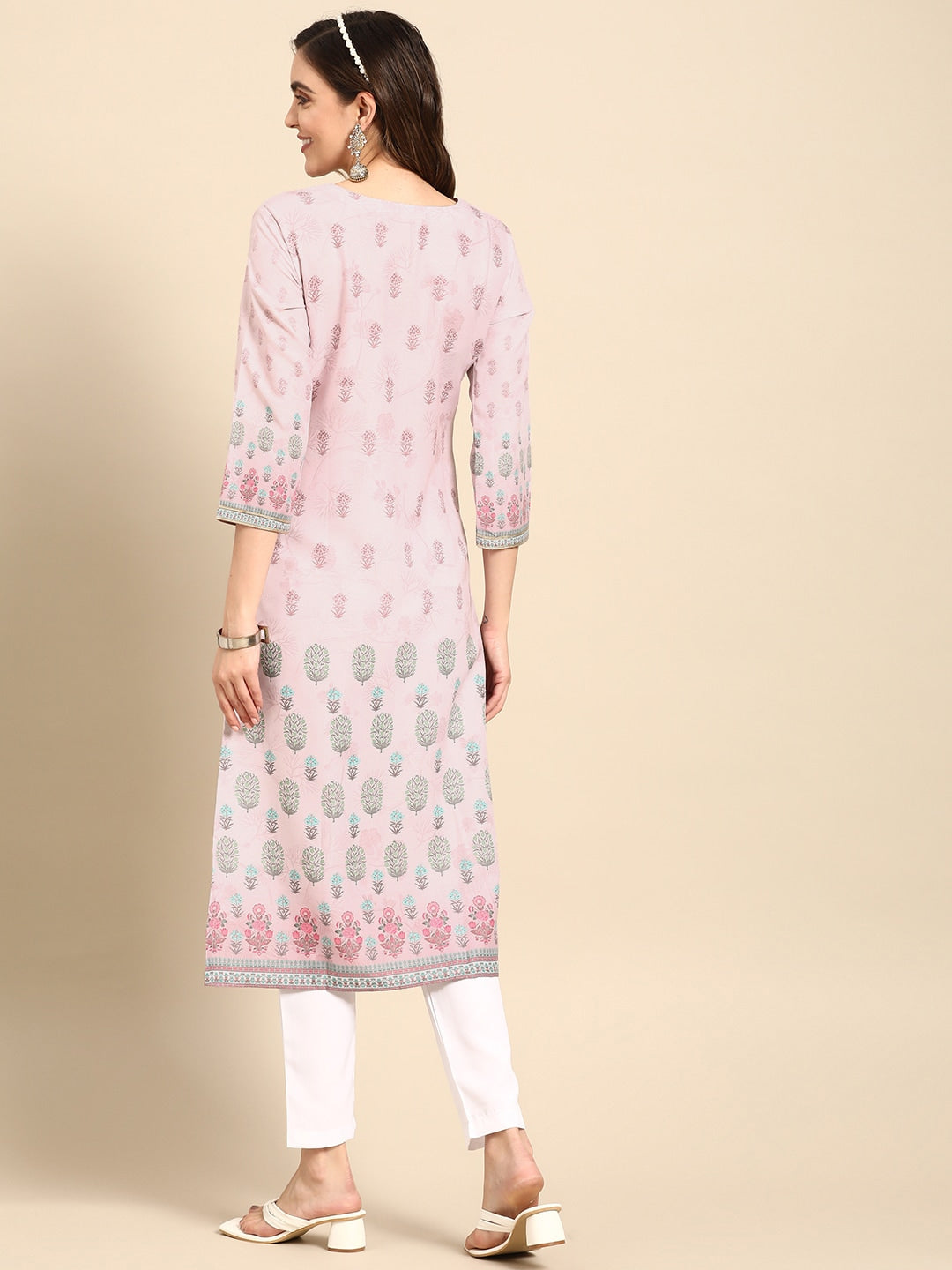 Sangria Women Pink Floral Embroidered Kurta