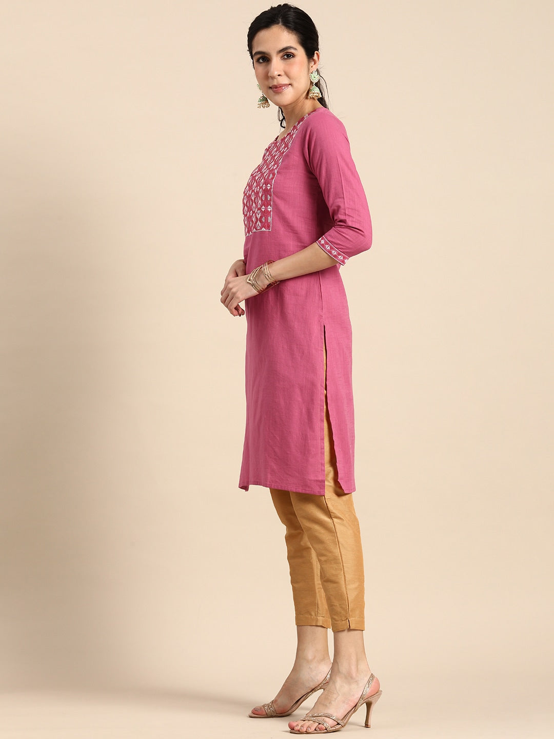 Sangria Women Geometric Embroidered Thread Work Kurta