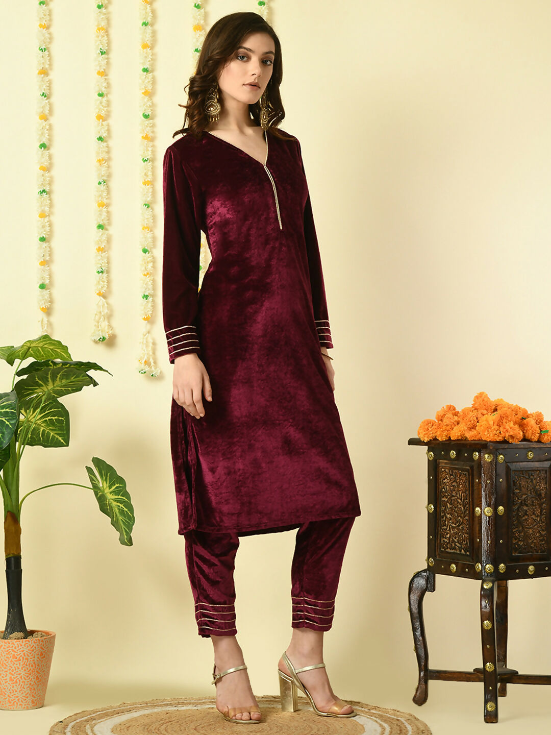 Myshka Women's Magenta Velvet Kurta With Trousers Party Sets