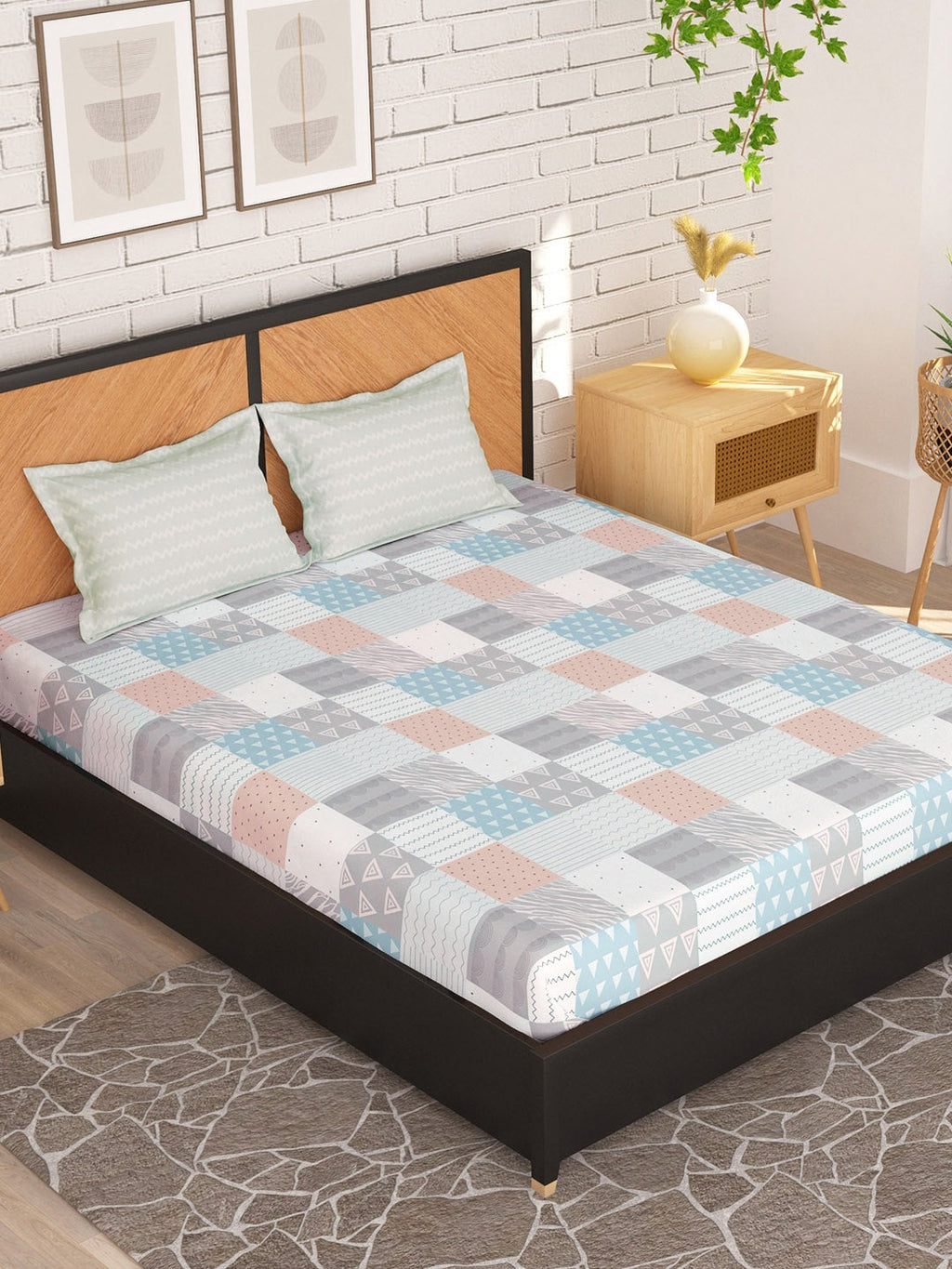 Story@home Arena Peach & White Geometric Microfiber 180TC Queen Bedsheet & 2 Pillow Covers