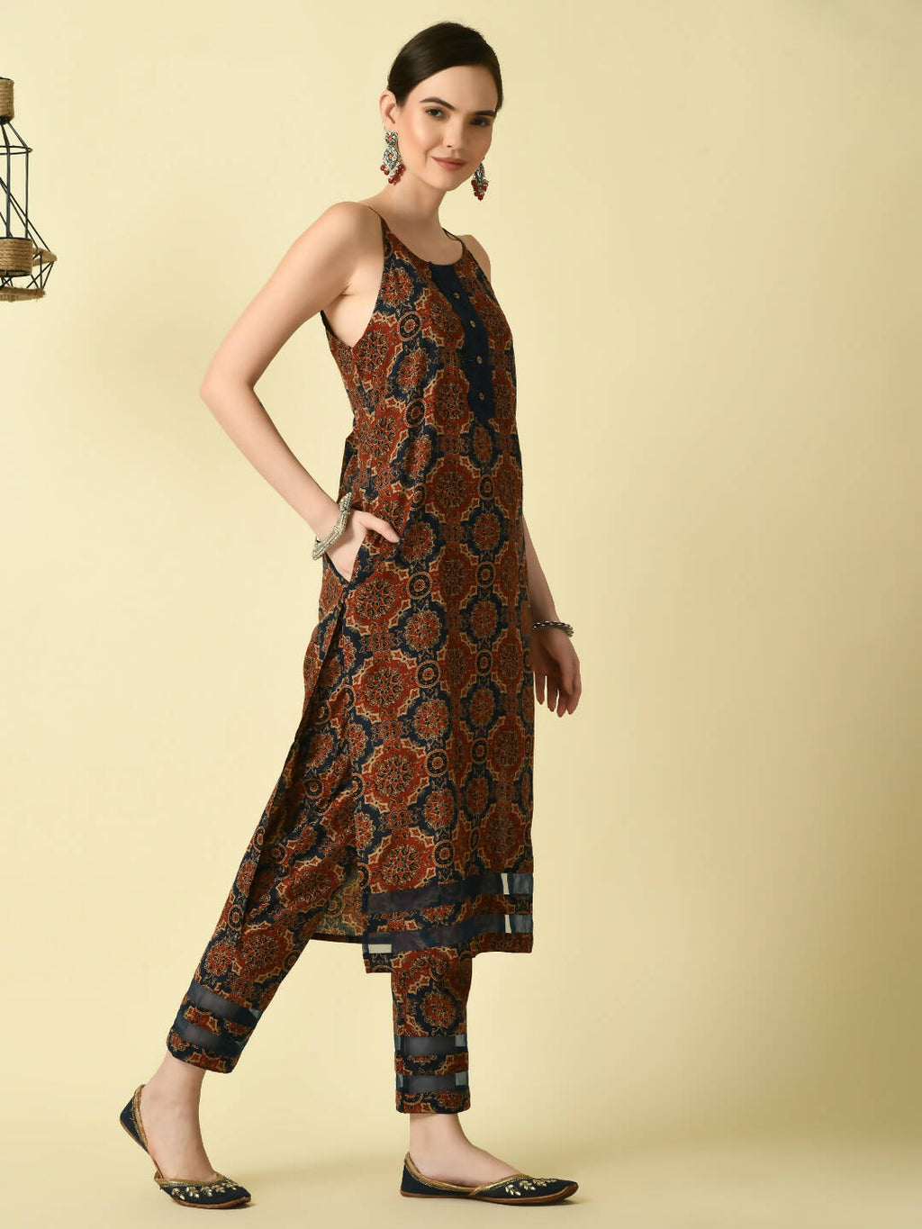 Myshka Women's Multi Straight Kurta & Trousers