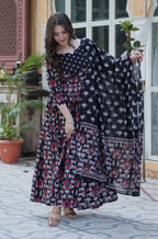 Vedant Vastram Printed Pure Cotton Kurti Pant Set With Dupatta - Black - Distacart