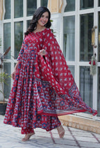 Vedant Vastram Printed Pure Cotton Kurti Pant Set With Dupatta - Maroon