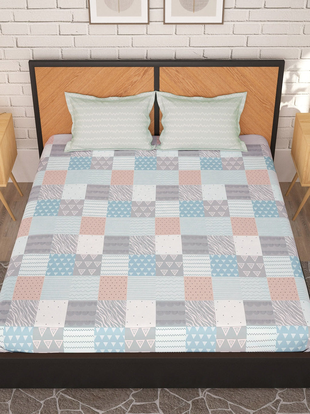 Story@home Arena Peach & White Geometric Microfiber 180TC Queen Bedsheet & 2 Pillow Covers