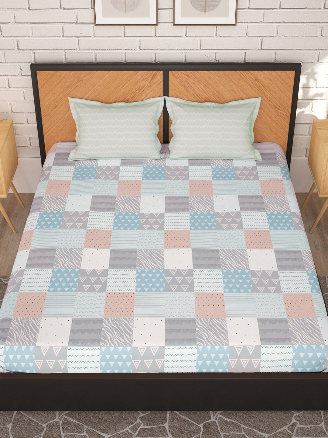 Story@home Arena Peach & White Geometric Microfiber 180TC Queen Bedsheet & 2 Pillow Covers