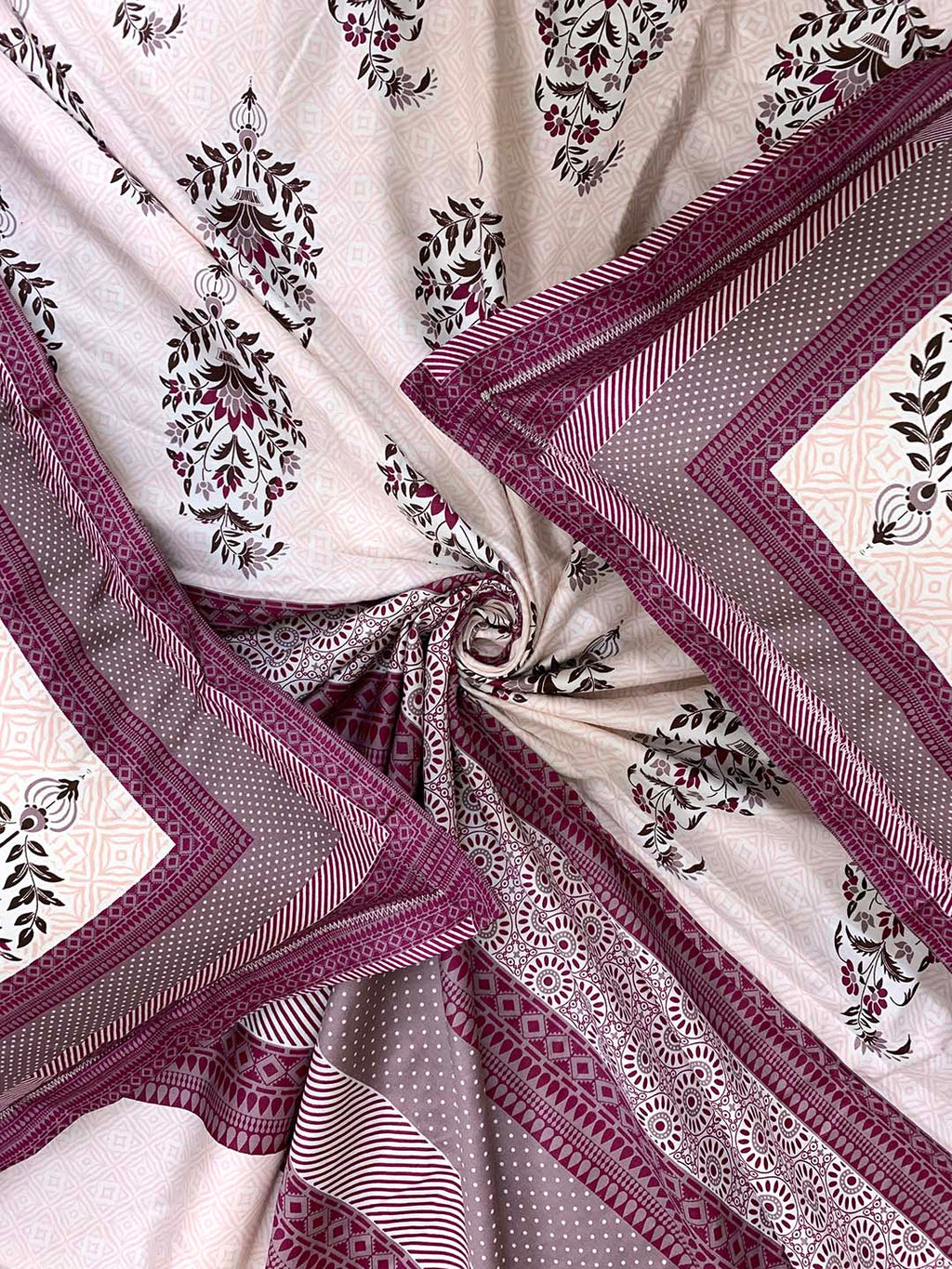 BELLA CASA Pink & White 350TC Ethnic Motifs Pure Cotton King Bedsheet with 2 Pillow Covers