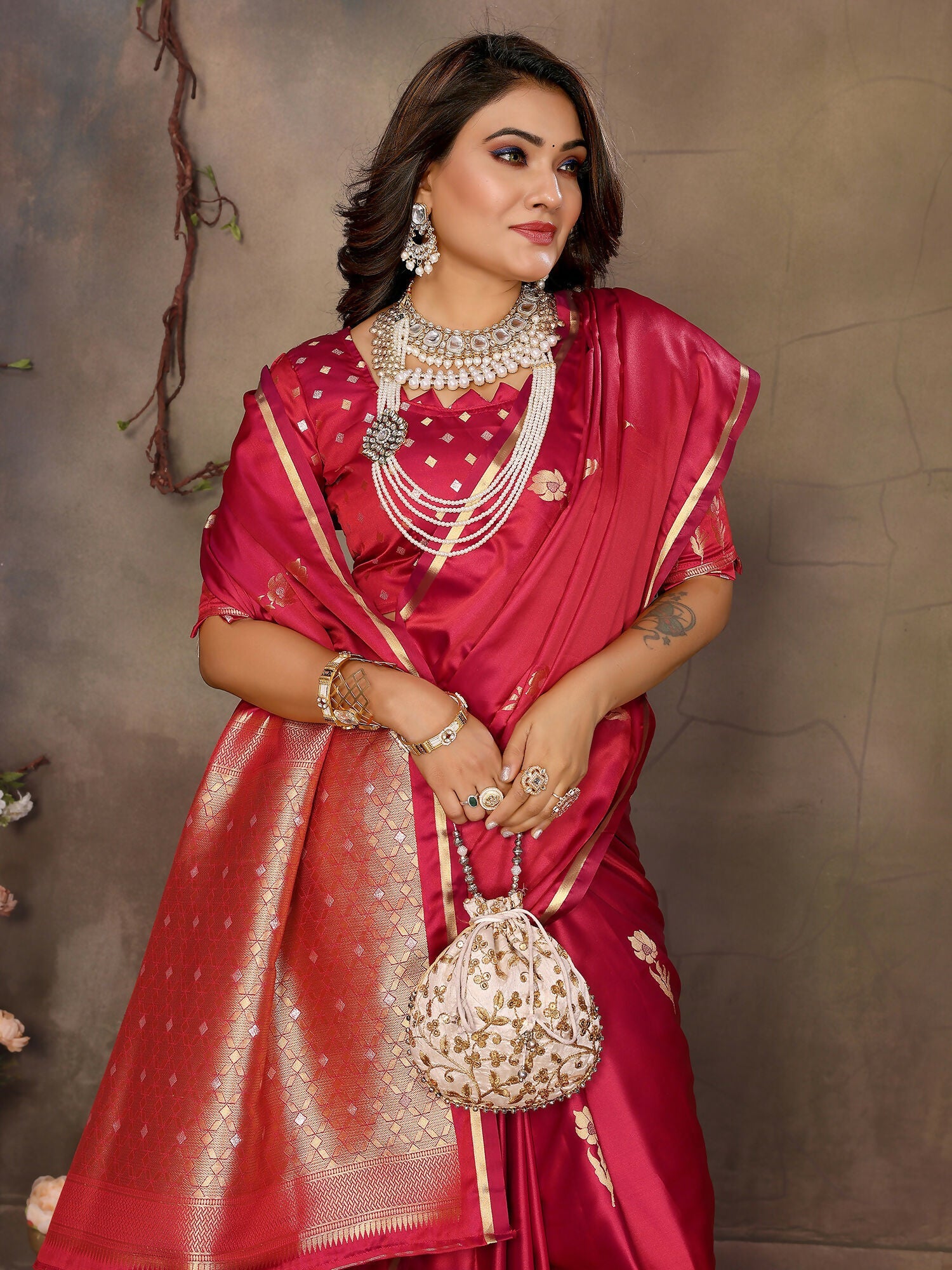 Joban Fashion Red Floral & Botanical Motifs Satin Silk Banarasi Silk Saree - Distacart
