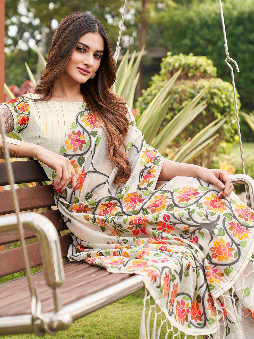 Tikhi Imli White Floral Woven Design Saree - Distacart
