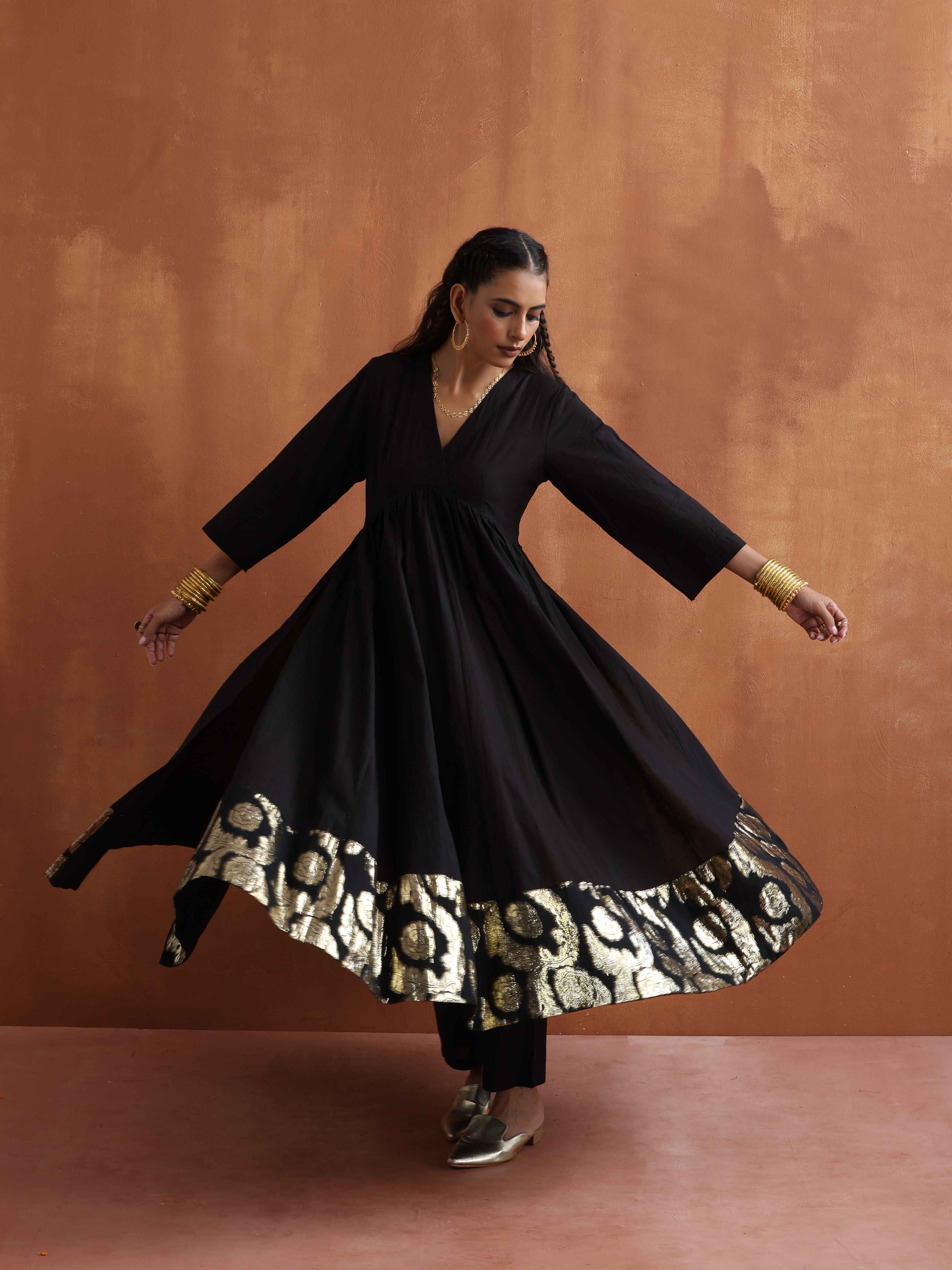 trueBrowns Black Metallic Flared Anarkali Kurta Set - Distacart