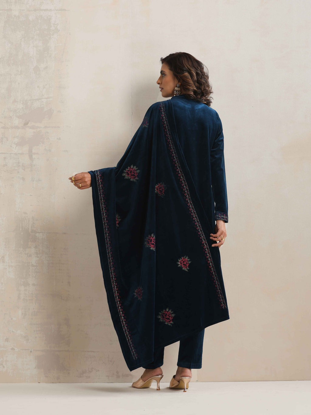 trueBrowns Blue Velvet Floral Embroidered Kurta Pant Dupatta Set - Distacart