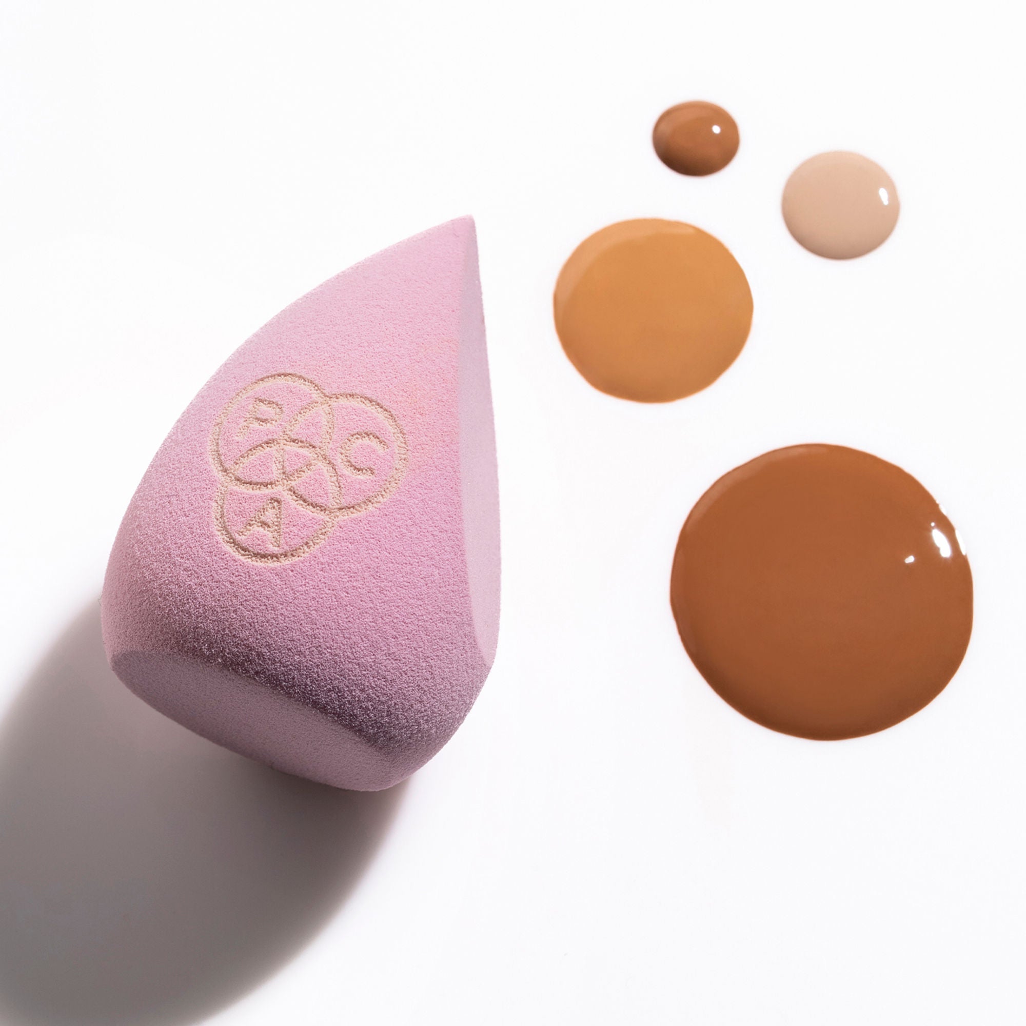 PAC Studio Classic Perfector Makeup Sponge - Streak Free Airbrushed Finish, Precise Targeted Concealing