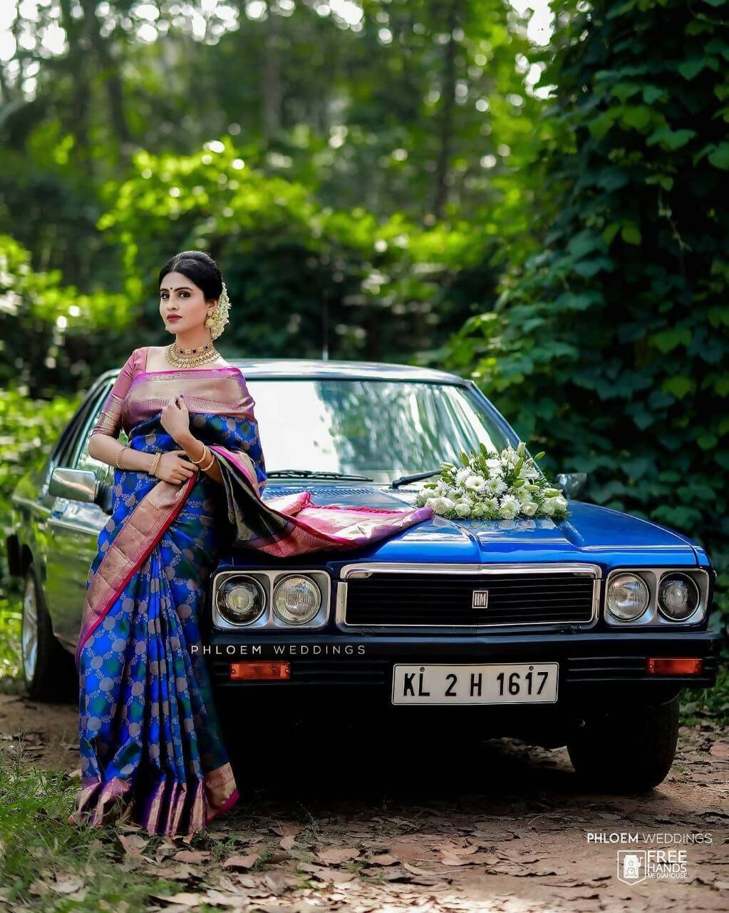 DEIANA'S Beautiful Designer Golden zari Soft Lichi Silk Saree - Royal Blue