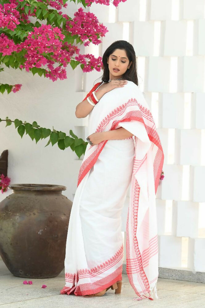 Beatitude White Cotton Zig Zag Border Handloom Saree