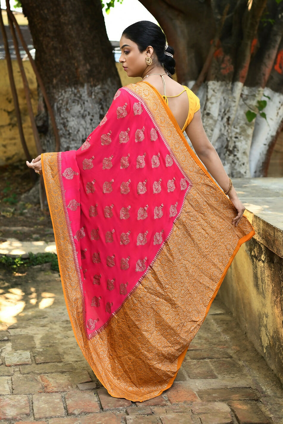 Joban Fashion Bright Pink Crepe Chiffon Pure Handloom Banarasi Silk Saree