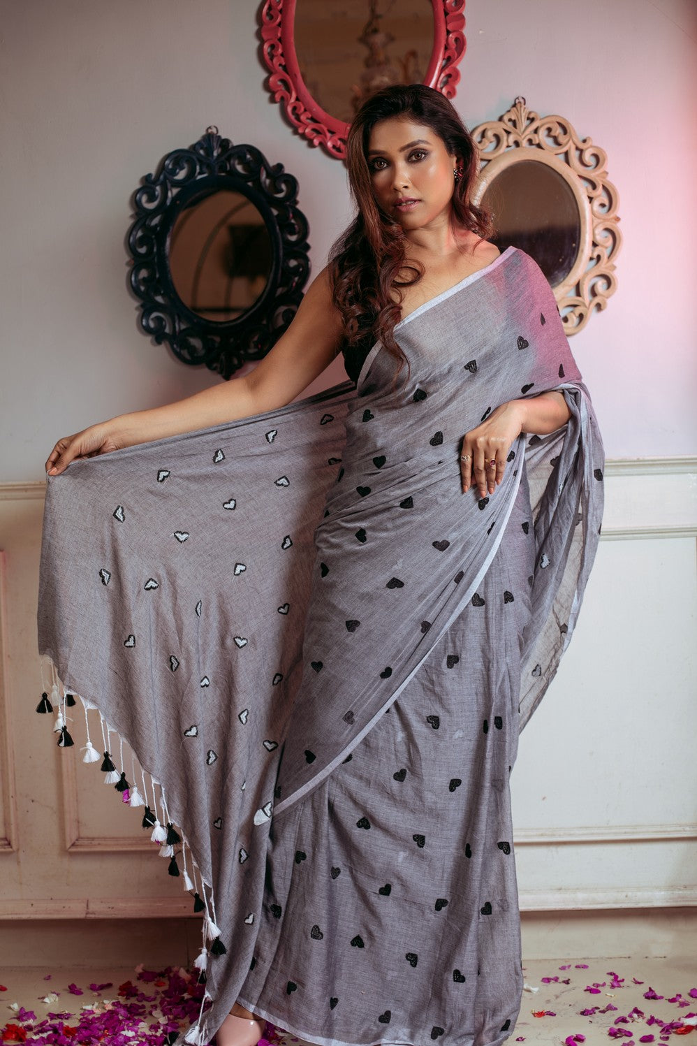 Very Much Indian Mastaani - Pure Mul Jamdhani Cotton Handloom Saree with Beautiful Heart Weaves - Grey - Distacart