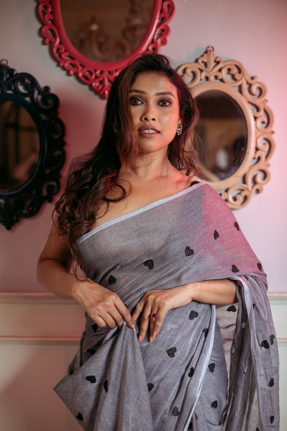 Very Much Indian Mastaani - Pure Mul Jamdhani Cotton Handloom Saree with Beautiful Heart Weaves - Grey - Distacart