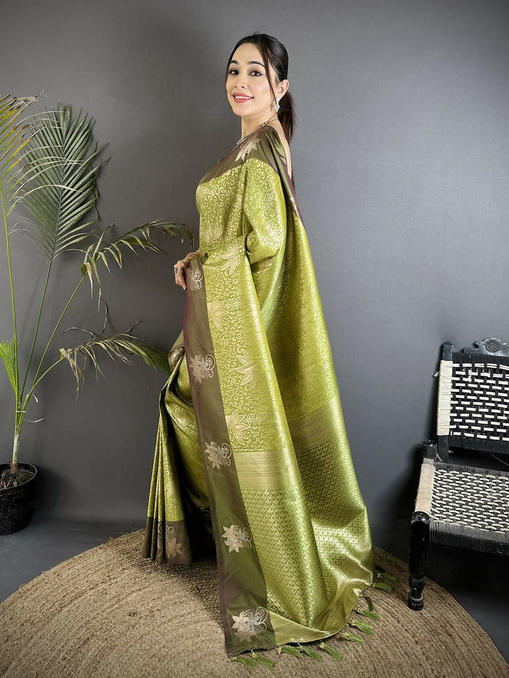 Joban Fashion Dusty Green Intricate Zari Weaving Soft Silk Dharmavaram Saree