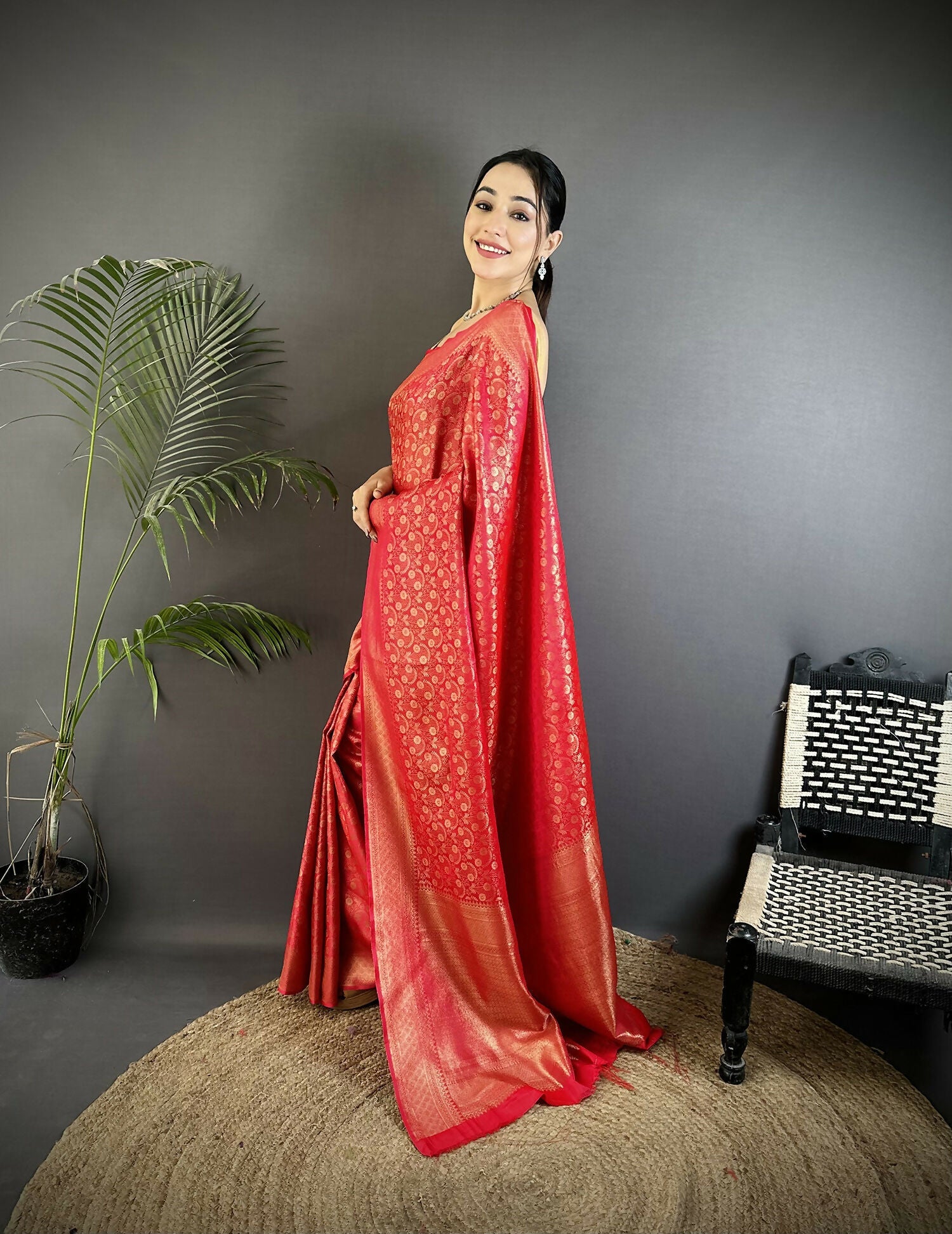 Joban Fashion Red Floral & Paisley Motifs Soft Satin Silk Banarasi Saree - Distacart