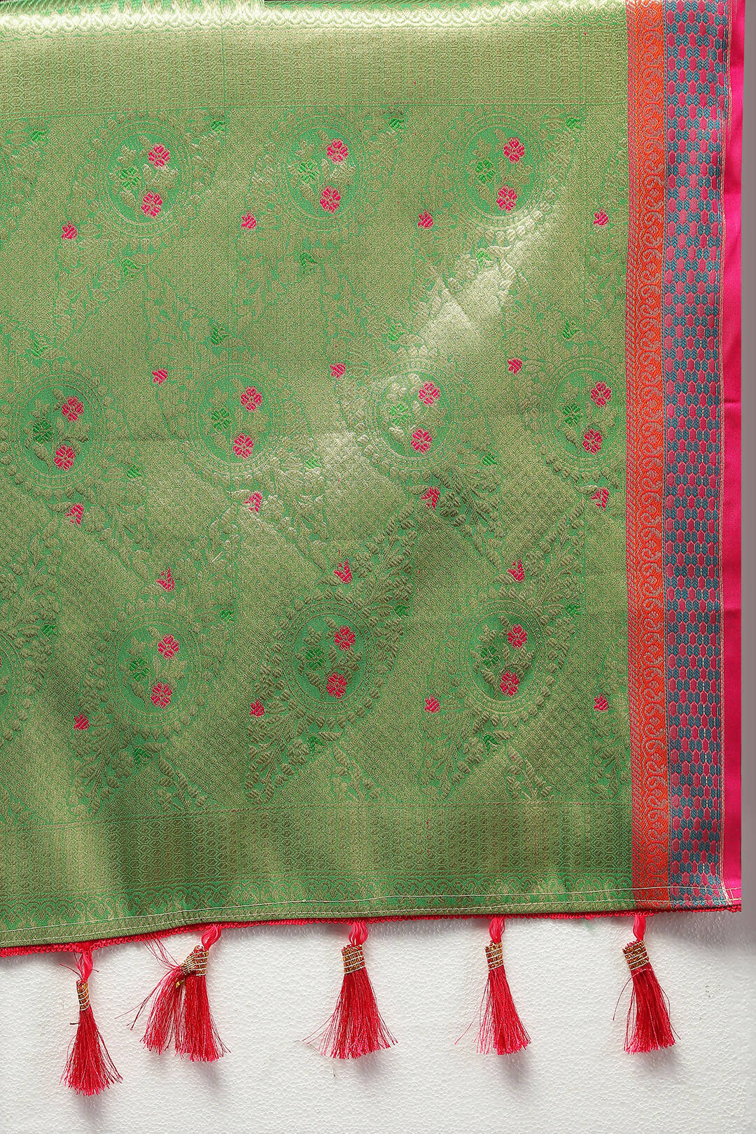 Lorenvalley Fashion Magenta Kanjivaram Silk Woven Design with Zari Weaving Saree