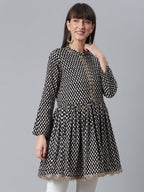 Ahalyaa Black & White Printed Tunic
