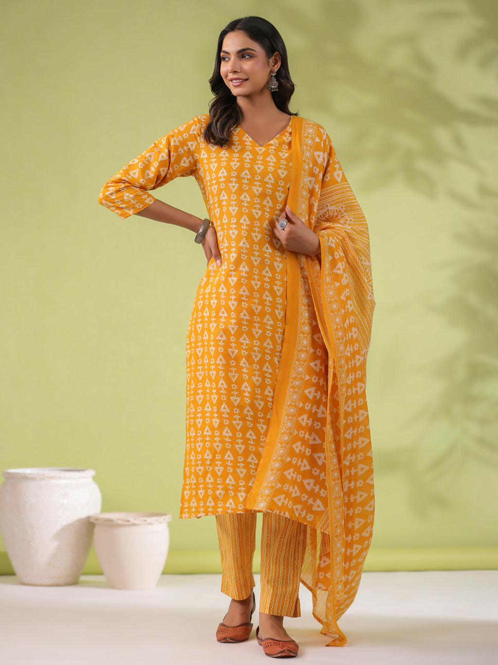Janasya Regular Poly Cotton Mustard Gemometric V-Neck Kurta Set